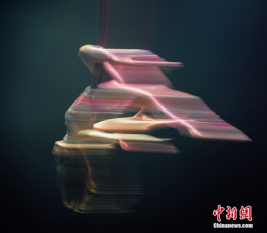 首届中国空中舞蹈锦标赛在天津举行
