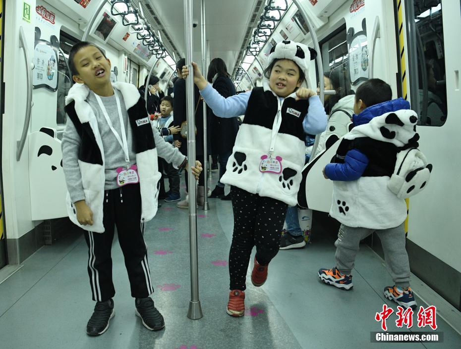 成都地铁3号线新线迎首批“乘客”
