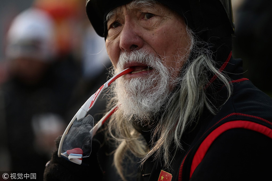 北京：83岁“老鲜肉”后海滑冰成焦点