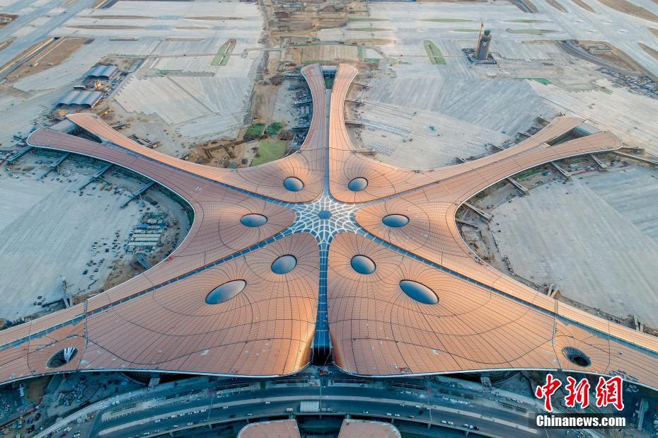 北京大兴国际机场 “凤凰展翅”精彩亮相