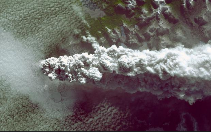 从太空中看地球火山喷发