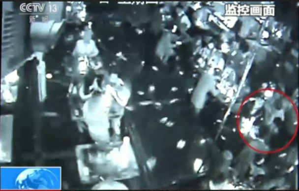 女大学生坠亡全程监控曝光