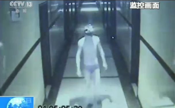 女大学生坠亡全程监控曝光