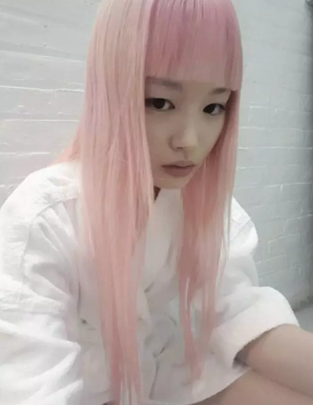 华裔女生跟妈妈逛街意外走红成超模