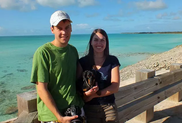 呆萌可爱：全世界有最多衣服的狗狗亮相