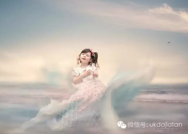 满满的爱：妈妈给残疾女儿拍梦幻美照走红