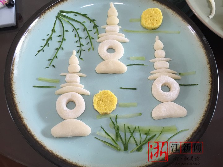 妈妈为女儿做“古诗早餐” 吃着吃着把诗就背了