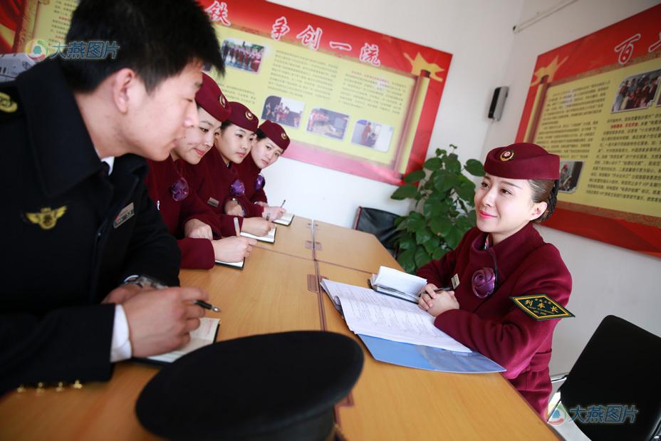 美女高铁列车长的一天