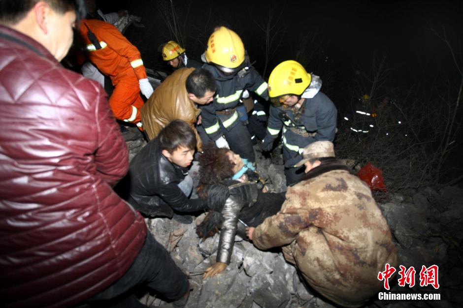 年3月2日23时许,河南省林州市五龙镇境内发生一起大巴车不幸坠崖事故