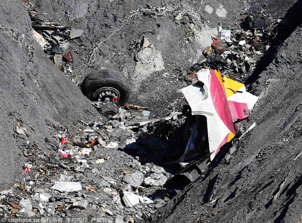 飞机失事遇难者图片图片