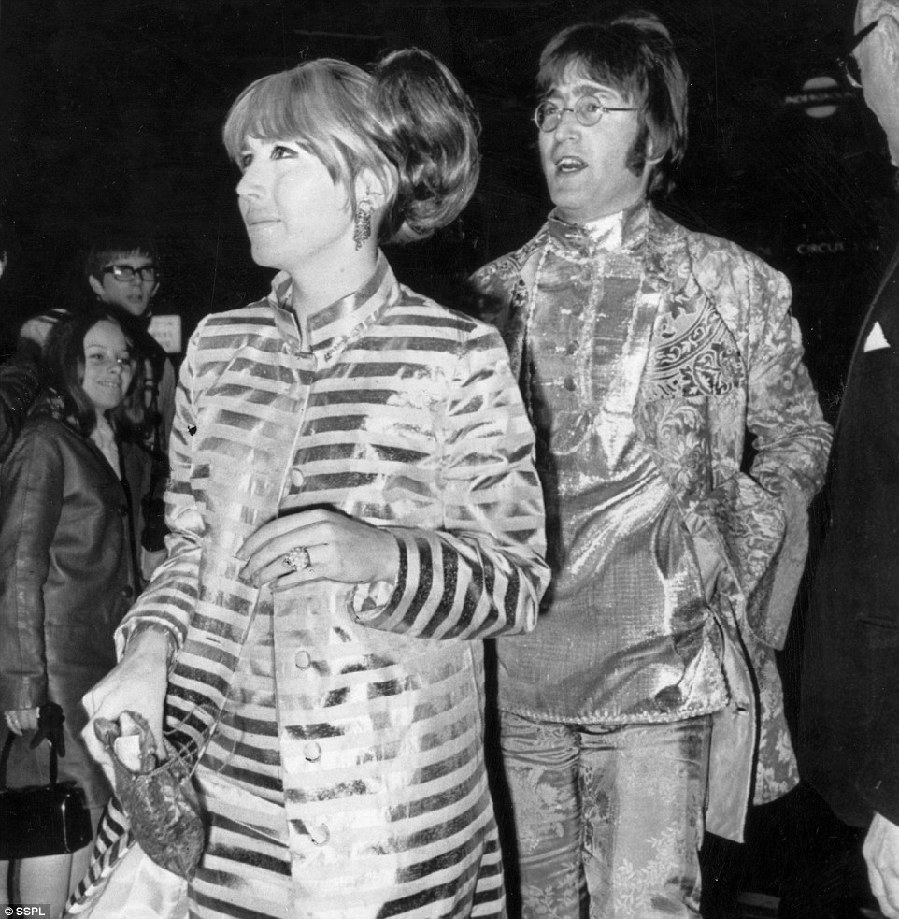 约翰列侬妻子辛西娅图片