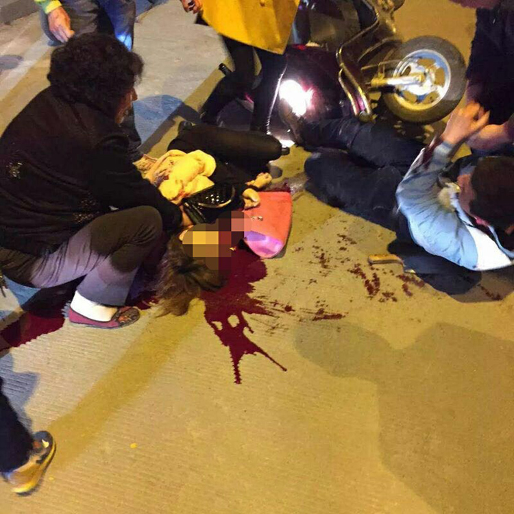 河南:男子割喉女子 被捕时面带微笑