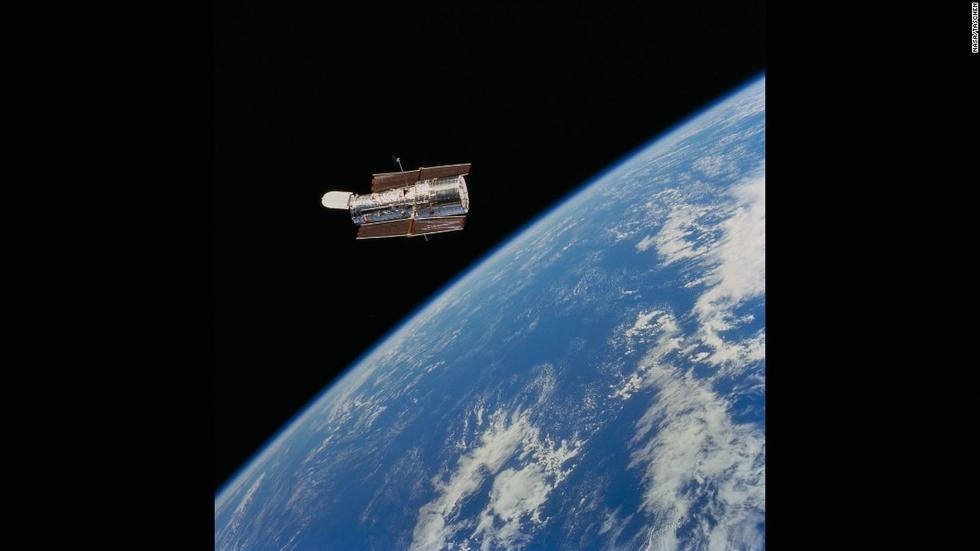 哈勃遨游太空25年 人类目光触及宇宙边缘