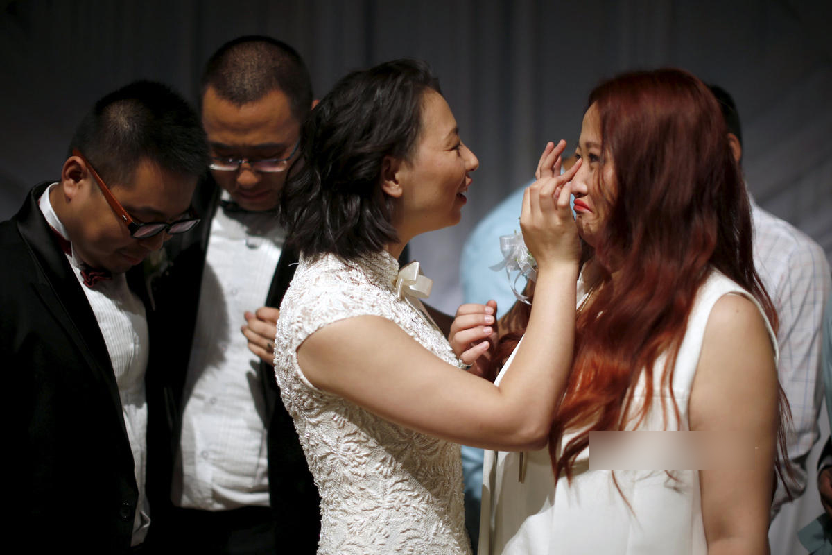 七对中国同性恋情侣在美国结婚