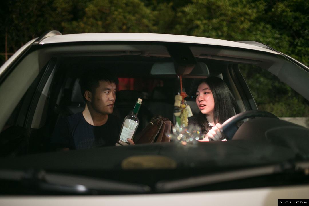 90后白富美司机开专车交朋友创业卖红酒