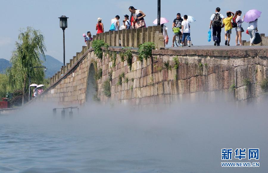 杭州西湖斷橋開啟降溫模式