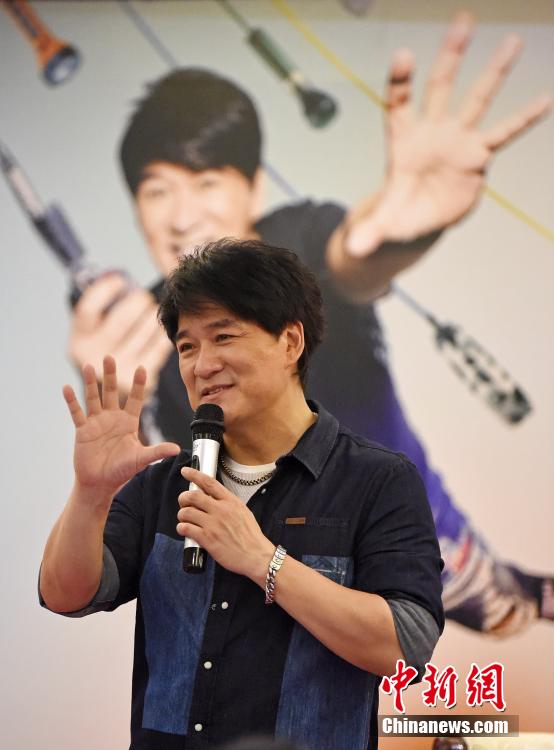 周华健现身太原谈“忘词梗”：不要脸就不怕
