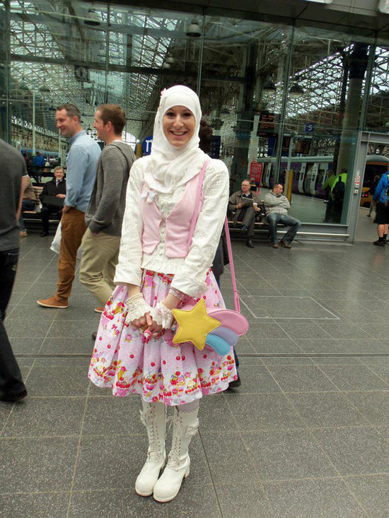 穆斯林女孩混搭日本萝莉风 颠覆传统