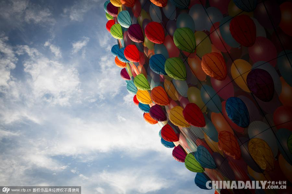 英布里斯托尔热气球节“小黄人”一飞冲天