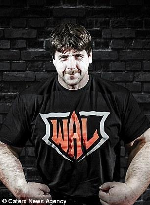 美国真人版大力水手 小臂粗过姑娘大腿