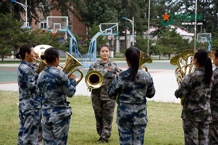 国防大学女子军乐队图片