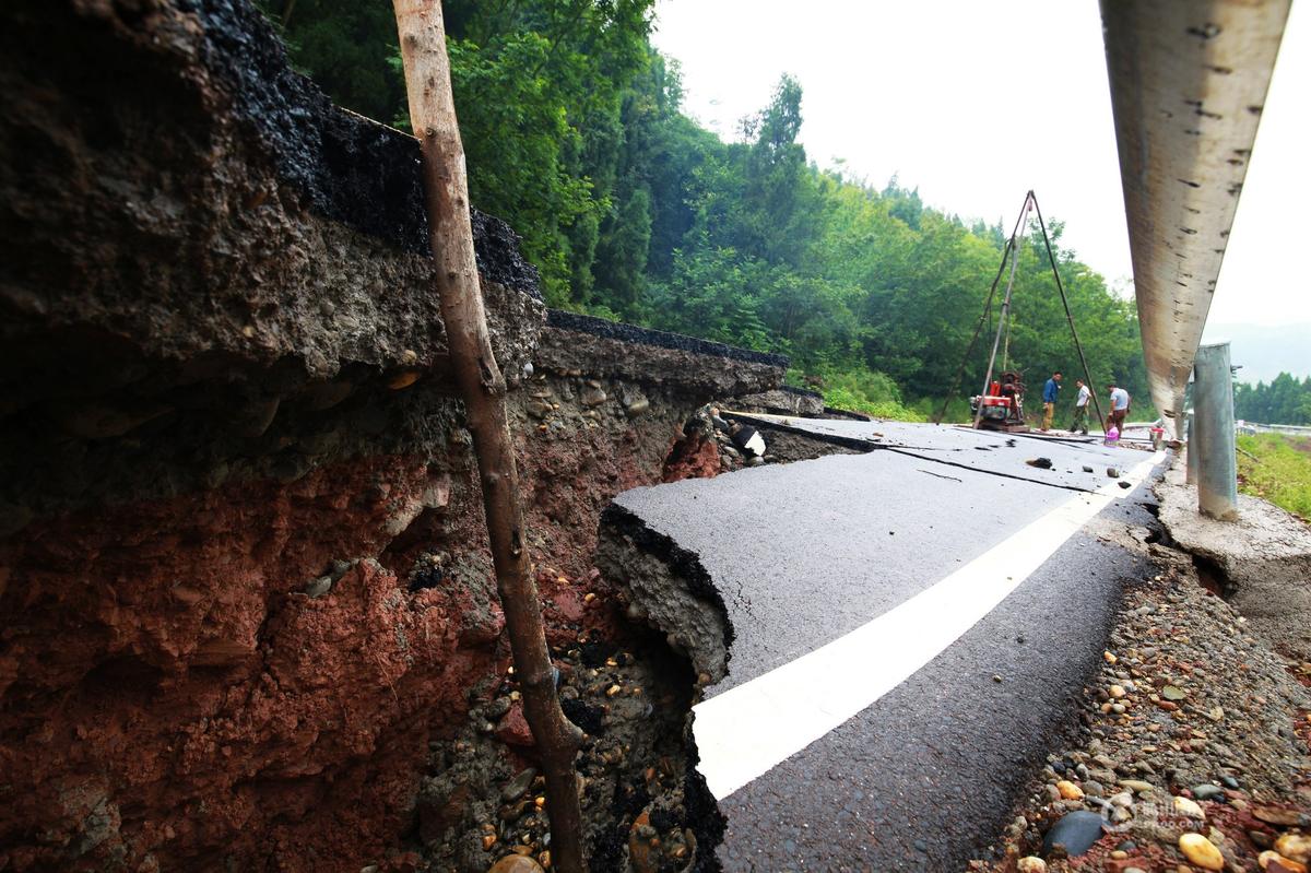 四川遂宁一新建通村公路两度被冲塌