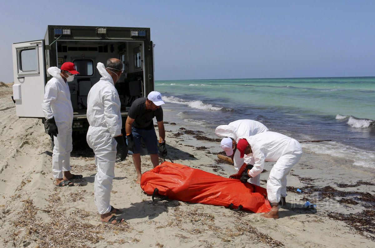 利比亚近海一艘偷渡船沉没 82人丧生