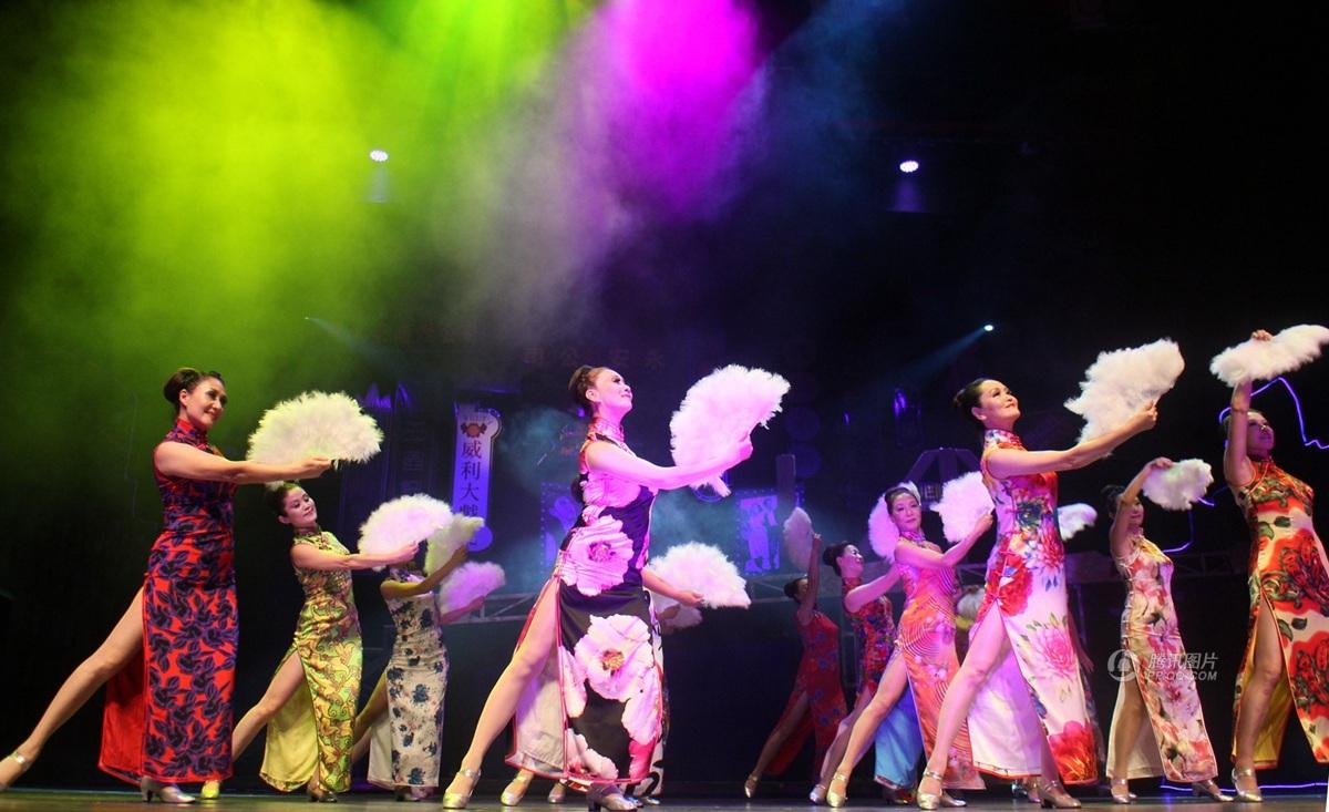 上海阿姨举办旗袍秀展民国怀旧风情