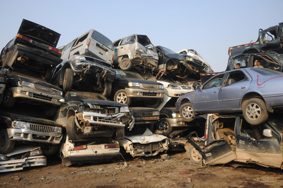 山东东营现汽车坟场场面震撼