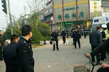 洛阳1名行人闯红灯不满被罚刺伤多名交警