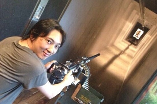王思聪开豪车到户部巷吃小吃 身边妹子又换了