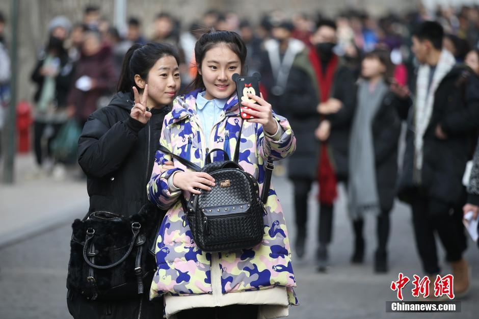 南艺艺考拉开大幕 帅哥靓女齐亮相