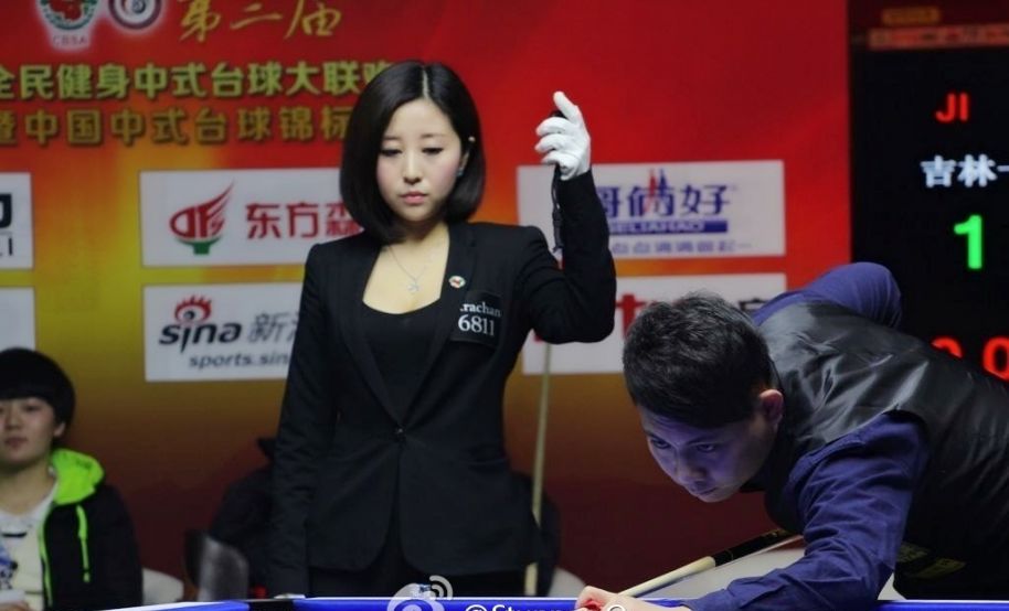 台球美女裁判自嘲被黑 上小卡片成“援交女”