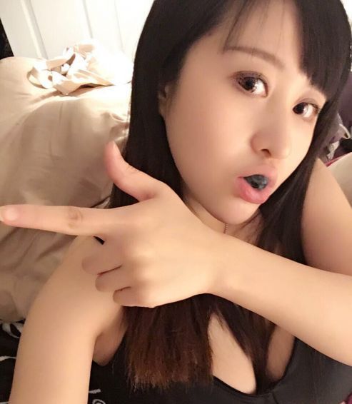 台球美女裁判自嘲被黑 上小卡片成“援交女”