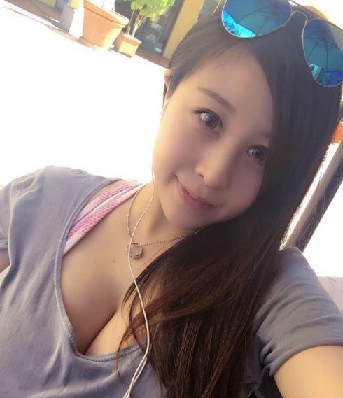 台球美女裁判自嘲被黑 上小卡片成“援交女”