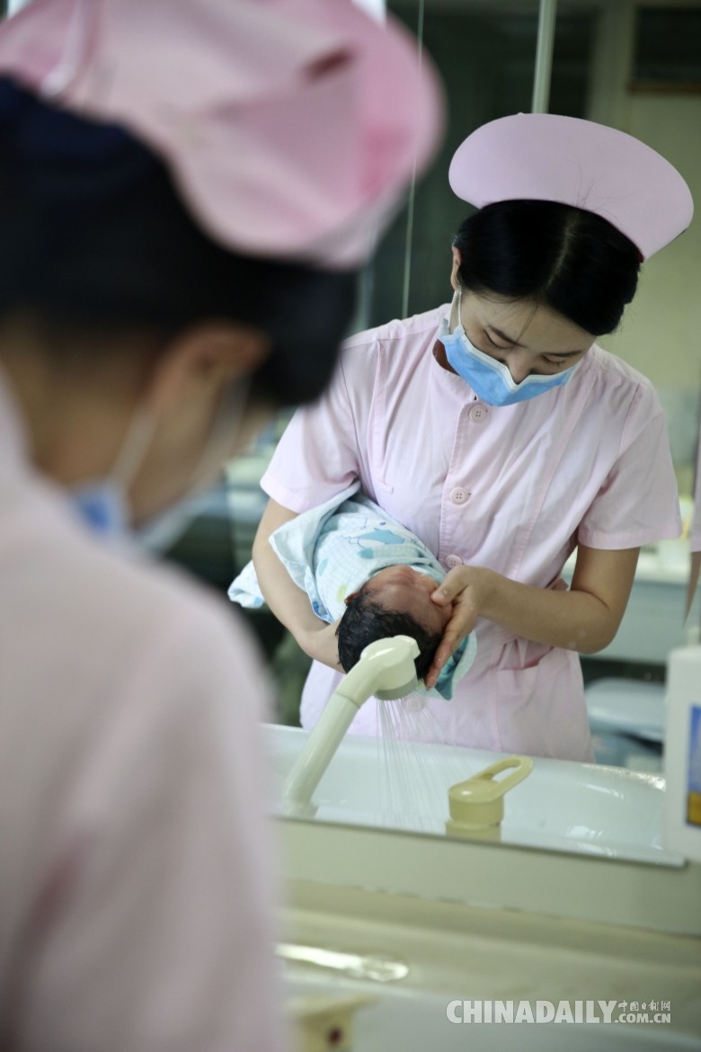 天使在人间庆祝第105个国际护士节