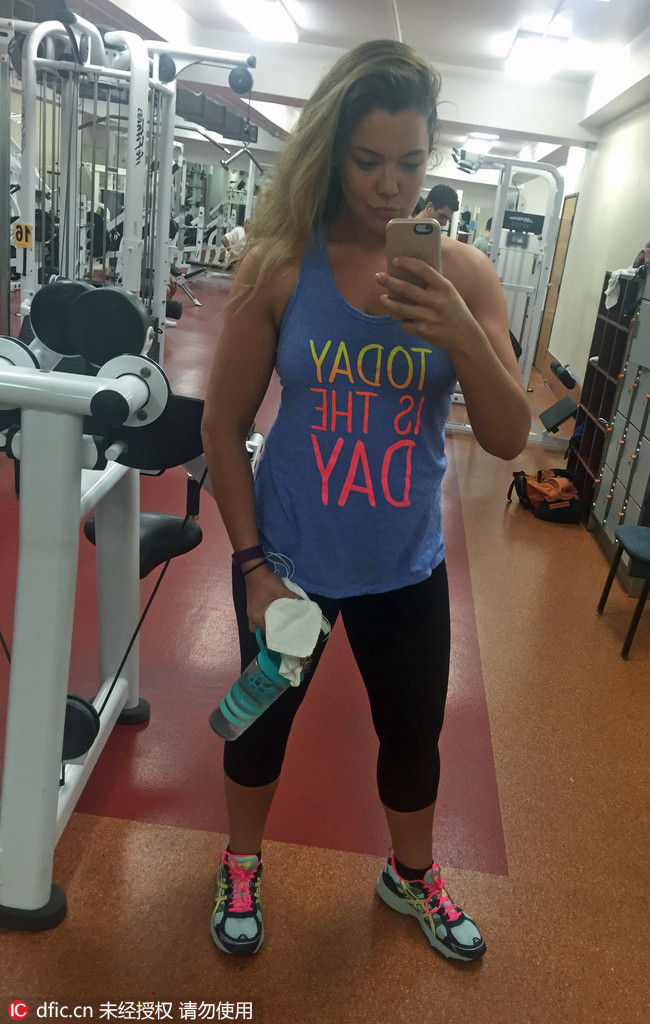 美国女子为减肥坚持自拍一年 减重112斤挑战极限运动