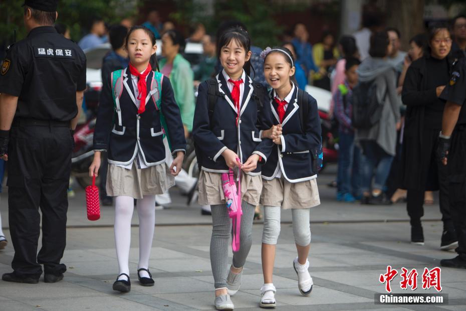 又到一年开学季 各地小学生开始校园生活[20 中国日报网