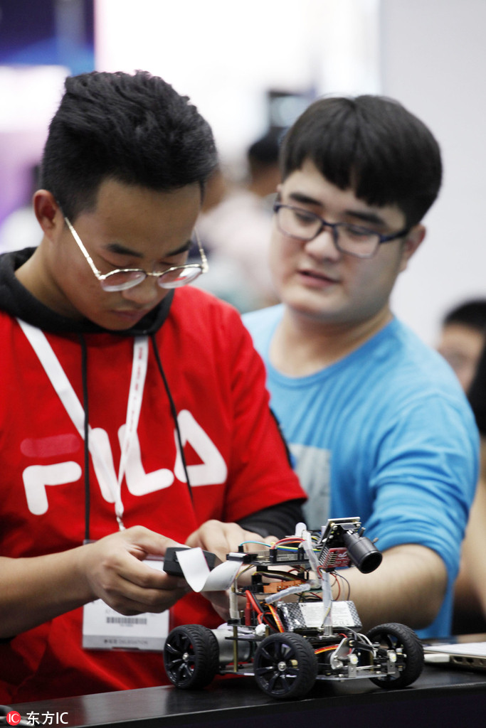 2018首届中国AI+创新创业大赛:机器人格斗跳